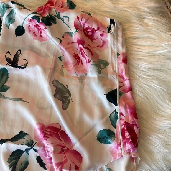 VICTORIA'S SECRET
Satin T Back Sleep Cami - Picture 4 of 5